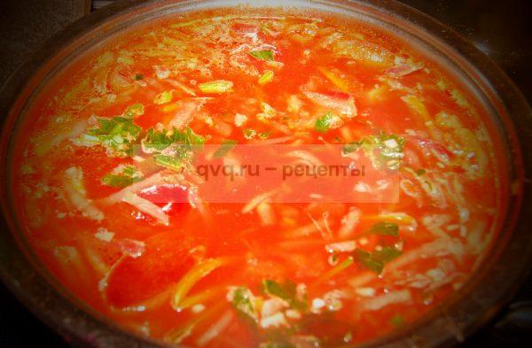 борщ в кастрюле