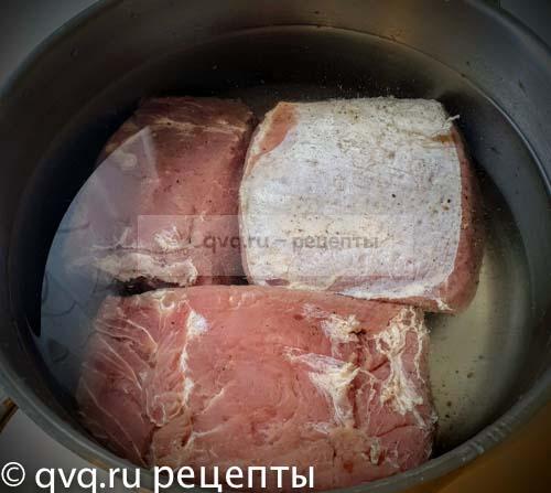 мясо в кастрюле